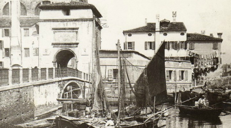 Porta storica tipica del centro di Chioggia