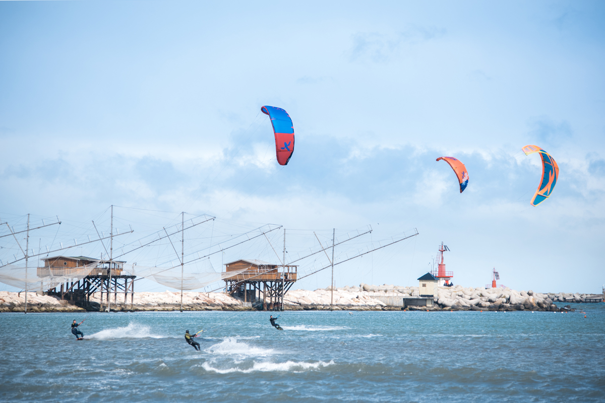 Kitesurf sulla costa di Sottomarina, Chioggia