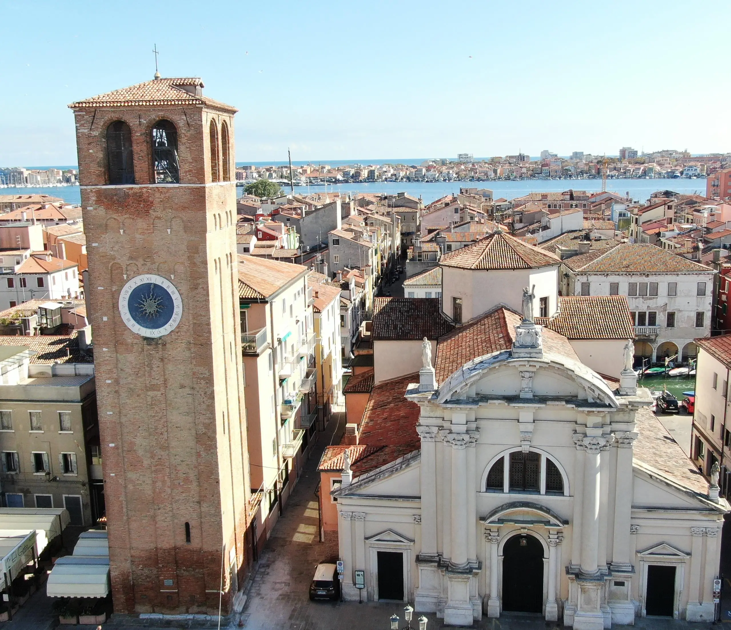Torre dell’orologio medievale a Chioggia, la più antica ancora funzionante