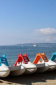 Famiglia in pedalò sul mare a Sottomarina