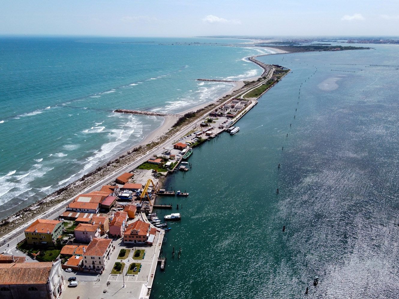Vista panoramica dell’isola di Pellestrina dalla laguna