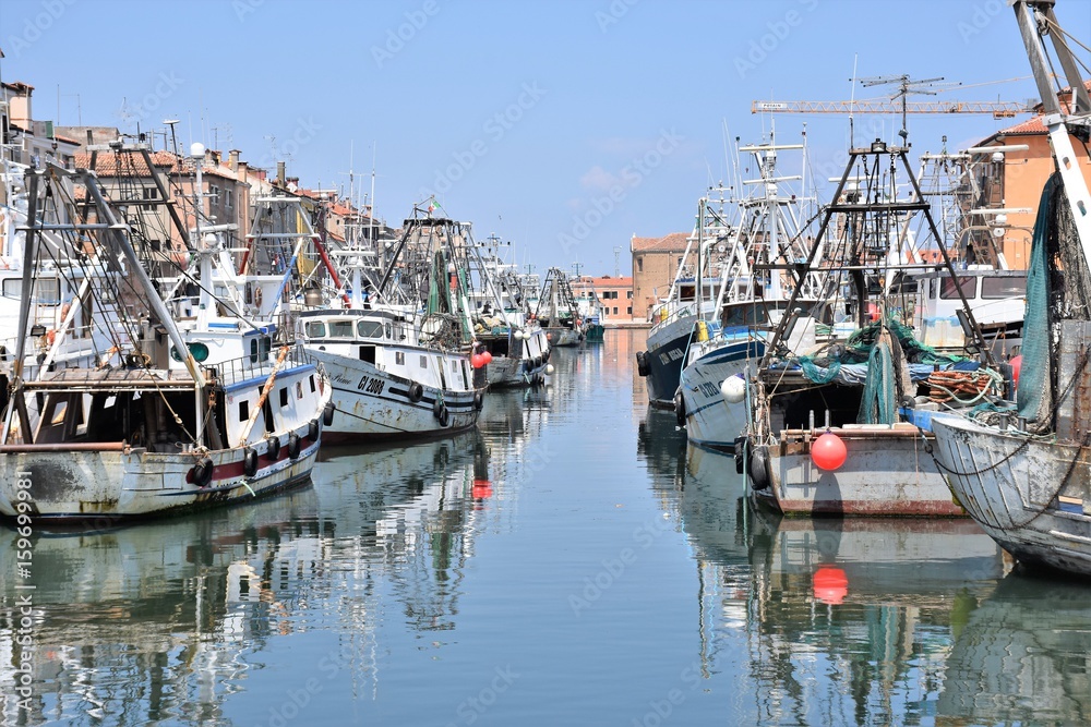 Peschereccio tradizionale nel porto di Chioggia