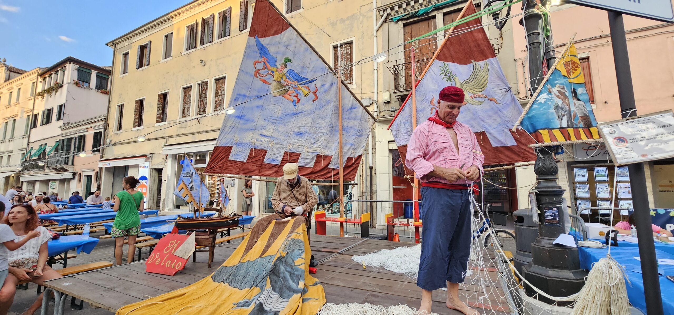 Tradizionale stand di pesce durante la Sagra a Chioggia