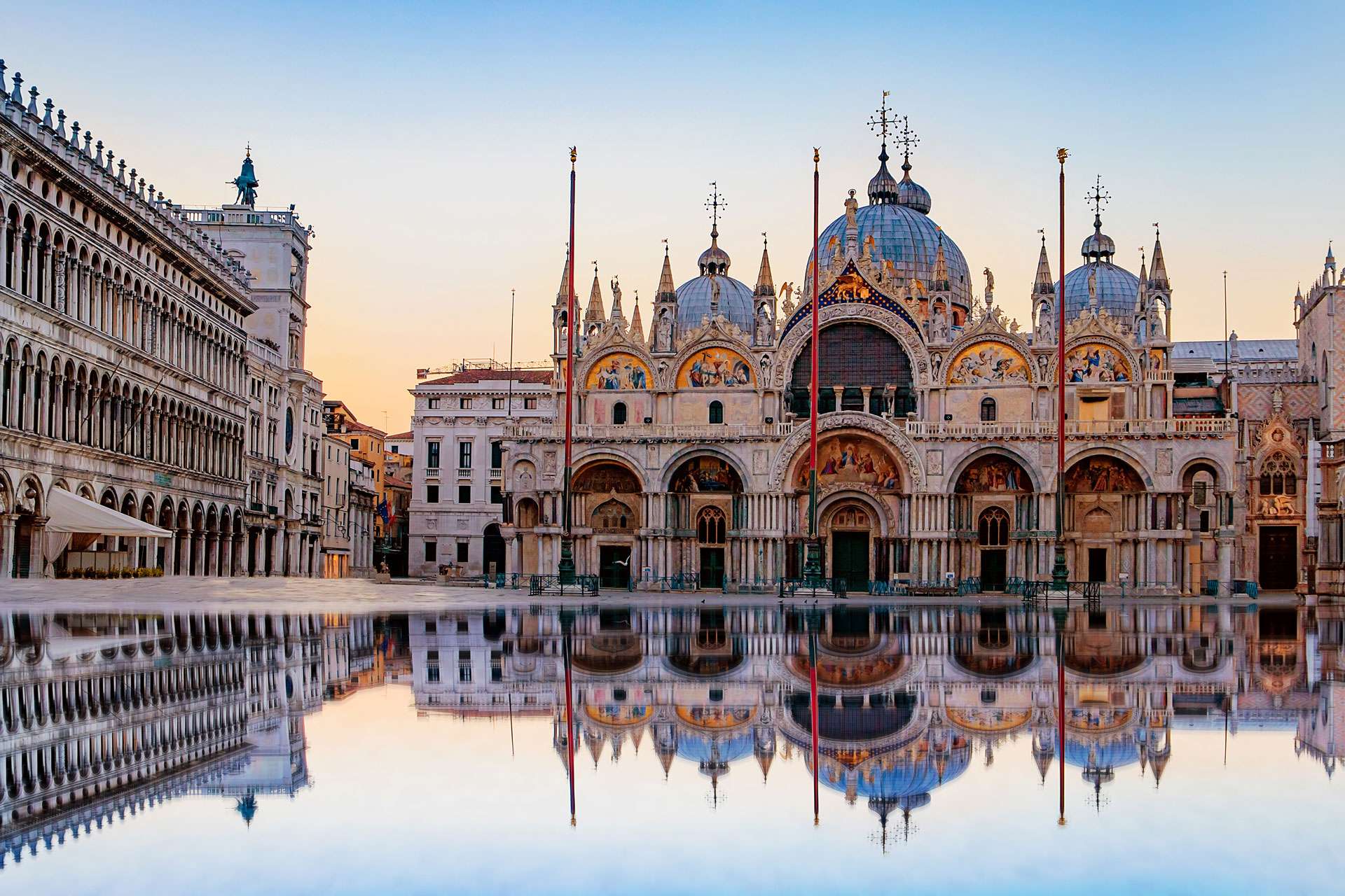Vista da motonave di Piazza San Marco da lontano
