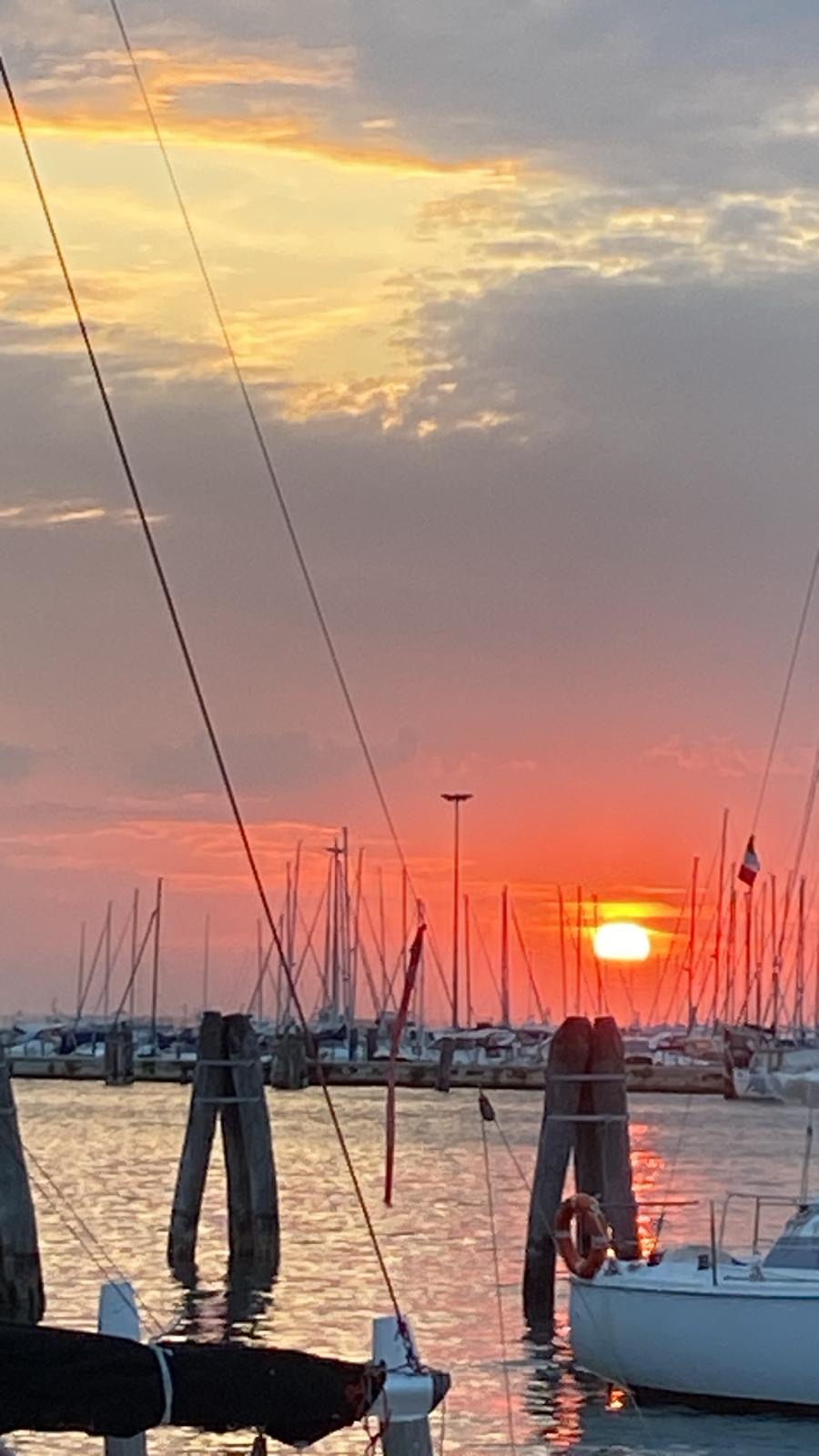 Tramonto dalla darsena San Felice Chioggia Sotttomarina